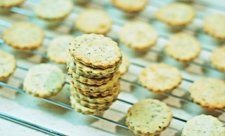 Baharatlı Tuzlu Cips Kurabiye Tarifi En Kolay Hamur İşi Tarifleri  Baharatlı Tuzlu Cips Kurabiye Tarifi En Kolay Hamur İşi Tarifleri