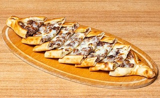 Kavurmalı ve Kaşarlı Karadeniz Pidesi Tarifi En Kolay Hamur İşi Tarifleri  Kavurmalı ve Kaşarlı Karadeniz Pidesi Tarifi En Kolay Hamur İşi Tarifleri