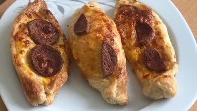Fırında Pişmiş Sucuğu İle Dışı Puf Puf Milföy Pide Tarifi En Kolay Hamur İşi Tarifleri  Fırında Pişmiş Sucuğu İle Dışı Puf Puf Milföy Pide Tarifi En Kolay Hamur İşi Tarifleri